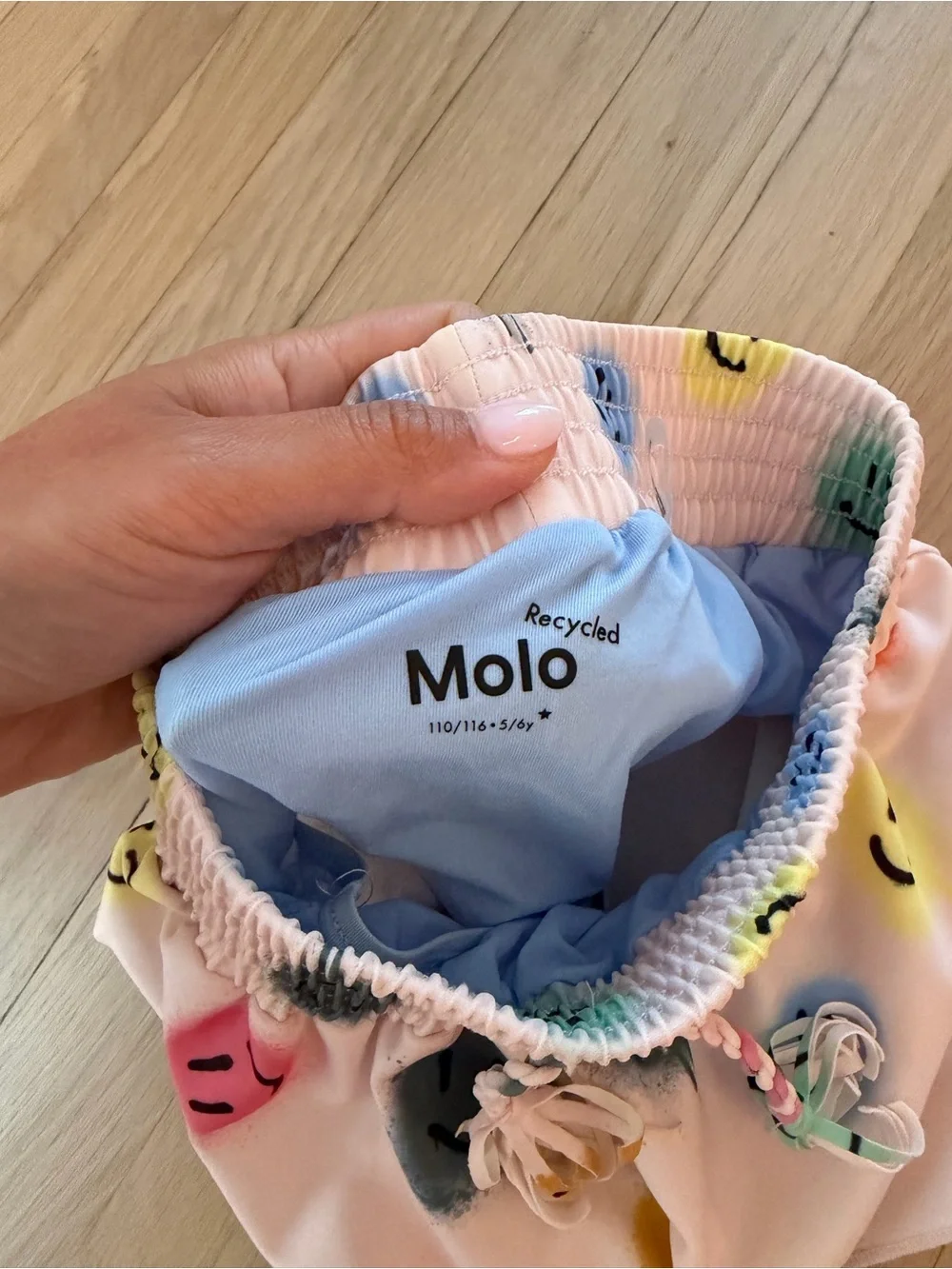 Molo smiley coverup shorts size 5/6